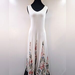 Pyramid Collection Floral Maxi